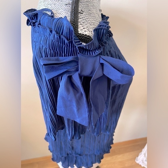 𝅺banana REPUBLIC Pleated Blouse With Shoulder Bow Detail | Blue | Small NWT - Picture 8 of 12